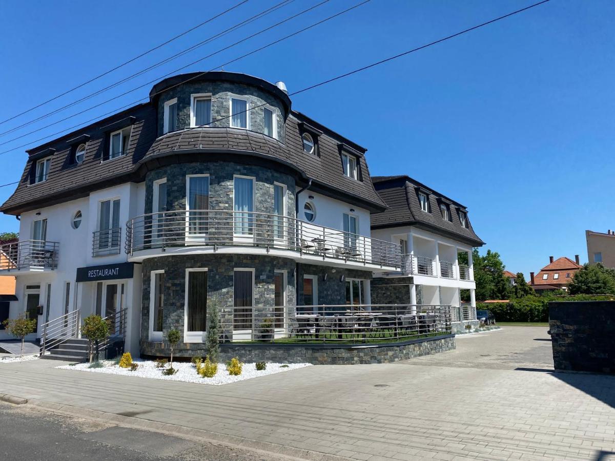 Hotel Aqua Sarvar Exterior photo